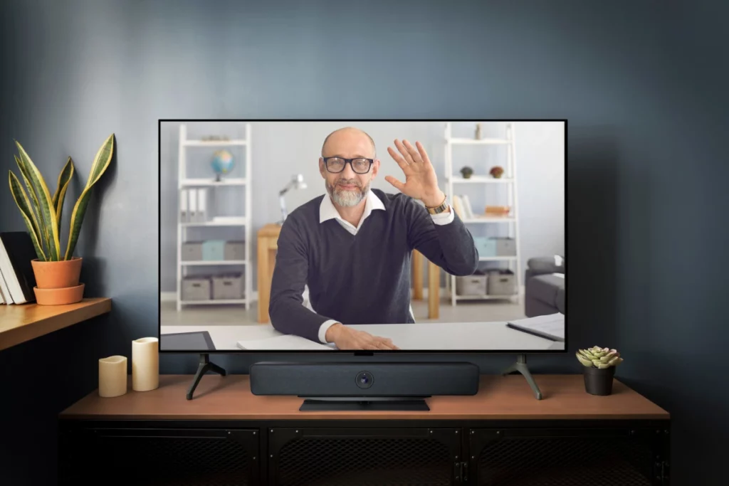 AX-4K-VB_lifestyle_4K_Home-Office-scaled