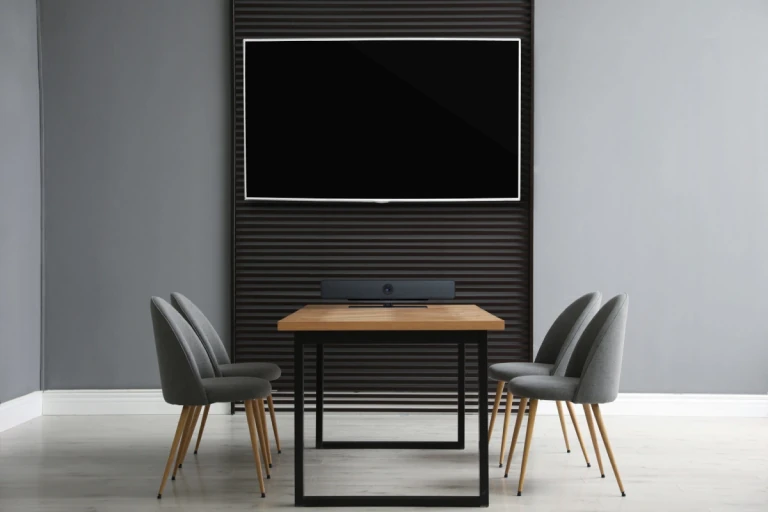 AX-4K-VB_lifestyle_4K_conference-scaled-1